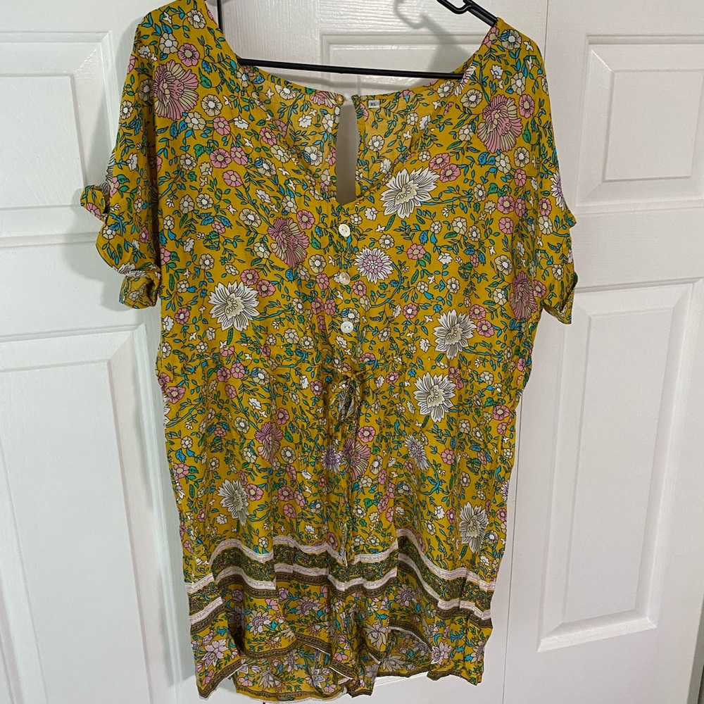 5 for $25!✨ New Yellow Floral Romper - XL